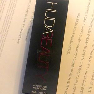 Huda foundation shade amaretti 310G